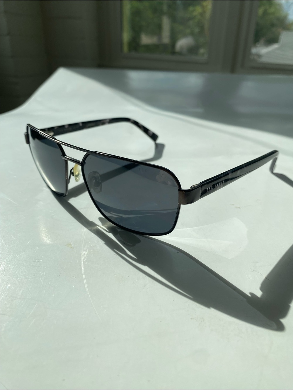Ted Baker London Mens Black Aviator Sunglasses Polarized Tortoise Arms Good Cond